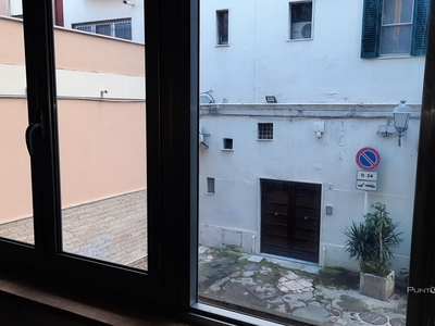 Ufficio in Affitto a Brindisi, 400€, 60 m²