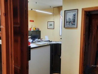 Ufficio in Affitto a Brindisi, 450€, 60 m²