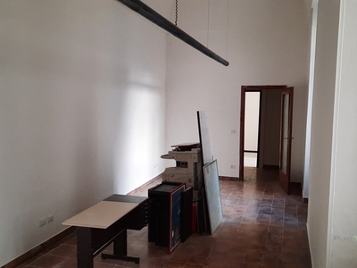 Ufficio in Affitto a Brindisi, 700€, 80 m²