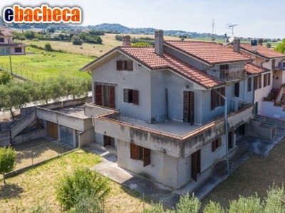 Villa a Tavullia di 340..