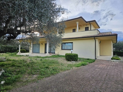 Villa con piscina, via Adriatica, contrada San Leonardo, Ortona