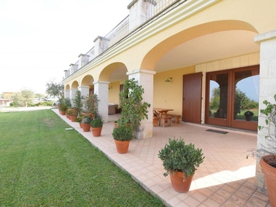Villa in Vendita a Sassari, 490'000€, 351 m²
