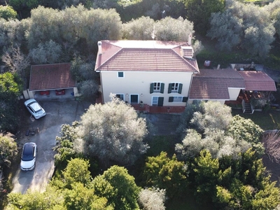Villa in Vendita a Sassari, zona Periferia, 440'000€, 300 m²