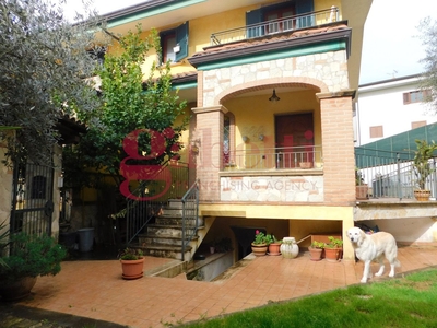 Villa trifamiliare in Via Marchese Alessandro Del Prete, Snc, Pozzilli (IS)