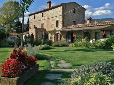 Appartamento in antica casa toscana con giardino e mini piscina privata