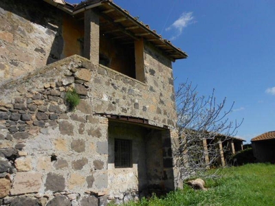 Rustico casale da ristrutturare a Tuscania