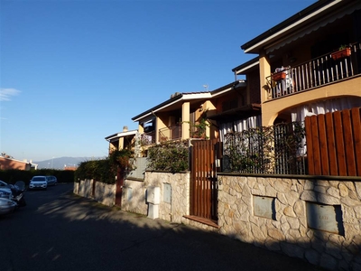 Villa a schiera in Via Giuseppe Lombardo Radice a San Cesareo