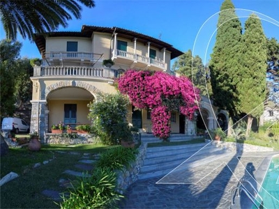Villa arredata in affitto a Rapallo
