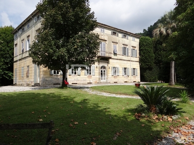 Villa con giardino in via di palmata, Lucca