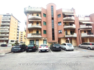 Appartamento in Affitto a Ascoli Piceno, zona Monticelli, 100 m², arredato