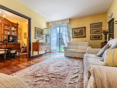 Appartamento in Vendita a Bergamo, zona Conca Fiorita, 630'000€, 219 m²