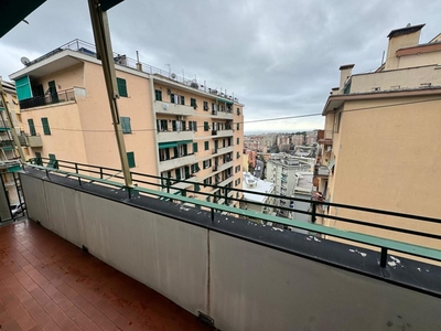 Appartamento in Vendita a Genova, zona Borgoratti, 145'000€, 90 m²