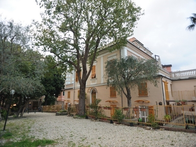 Appartamento in Vendita a Genova, zona Pontedecimo, 220'000€, 85 m²
