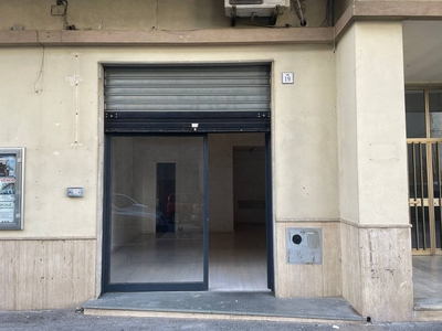 Attività / Licenza in affitto a Giffoni Valle Piana - Zona: Mercato