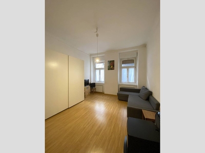 Bilocale in Vendita a Trieste, zona Semicentro, 129'000€, 73 m², arredato