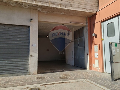 Box in Vendita a Pescara, zona Zona Ospedale, 20'000€, 14 m²