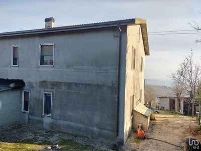 Casa 10 locali di 203 m² in Città Sant'Angelo