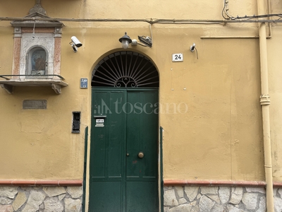 Casa a Palermo in Via Giovan Battista Caruso, Piazza Lolli