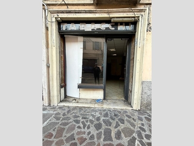 Casa Indipendente in Vendita a Mantova, 220'000€, 220 m², con Box