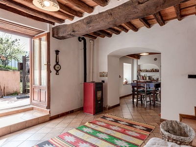 Casa vacanze 'Casetta Rossa Di Forra Al Pitta' con vista sulle montagne, giardino privato e Wi-Fi