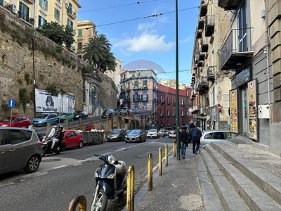 Immobile commerciale in Affitto a Napoli, zona Foria, 650€, 35 m²