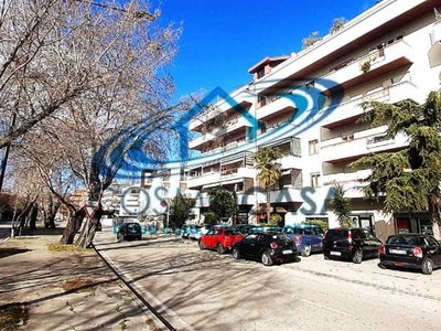 Immobile commerciale in Vendita a Pescara, 119'000€, 68 m²