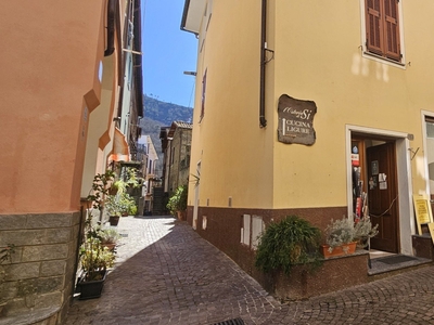 Negozio / locale commerciale di 35 m² in Villanova d'Albenga