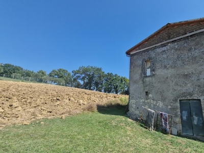 porzione di bifamiliare in vendita a Montecastrilli