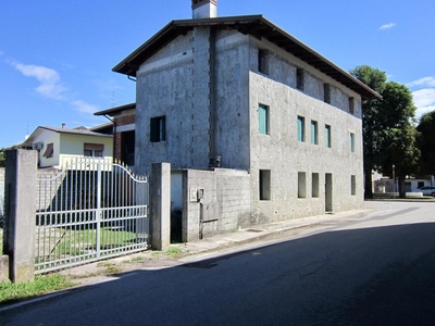 Ristrutturata casa pluricamere ideale per due famiglie San Giorgio della Richinvelda