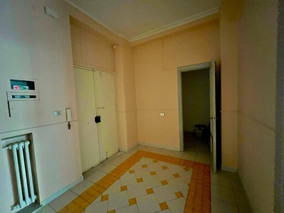 Trilocale in Vendita a Salerno, zona Gelso - Mobilio, 265'000€, 80 m²