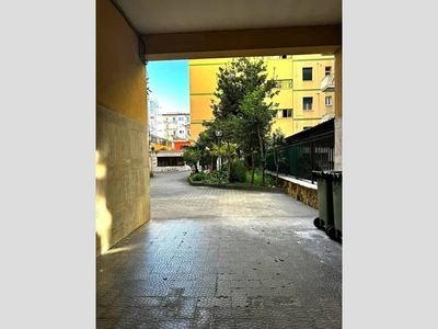 Trilocale in Vendita a Salerno, zona PASTENA, 225'000€, 90 m²