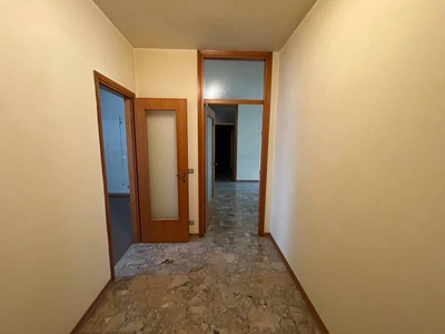 Ufficio in Affitto a Pordenone, zona Semicentro, 750€, 135 m²