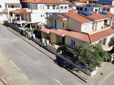 Villa bifamiliare in vendita a Arzachena - Zona: PAESE