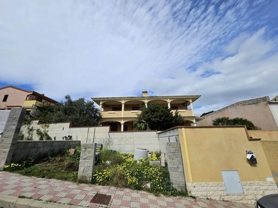 Villa bifamiliare in vendita a Cagliari Pirri