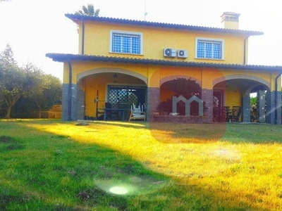 Villa Unifamiliare stile casale con 1500 mq di giardino