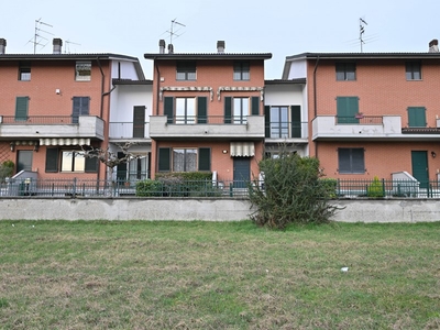 Villetta a schiera in Vendita a Alessandria, zona Orti, 268'000€, 260 m²