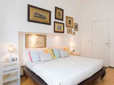 Bella camera in appartamento con 2 camere da letto a Città Studi, Milano