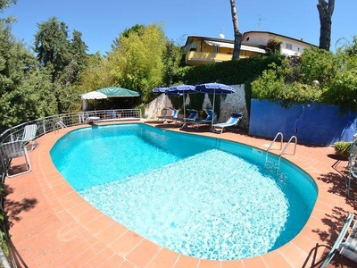 Appartamento di 180mq con piscina, giardino e WiFi - Vicino a Massarosa