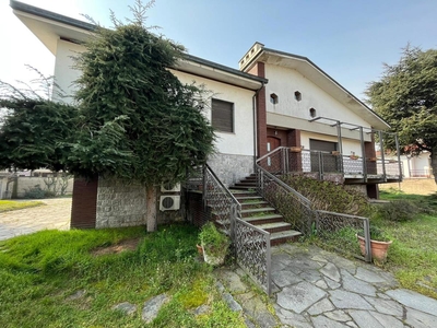 Villa di 370 mq in vendita - Abbiategrasso