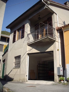 Affitto Casa semi indipendente, in zona PRAROLO, ISOLA DEL CANTONE