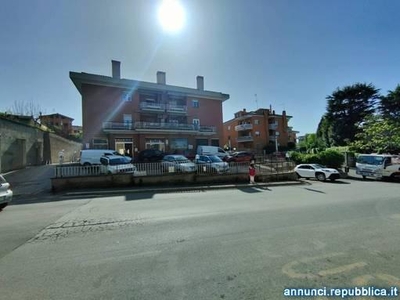 Appartamenti Albano Laziale Via Trilussa cucina: A vista,