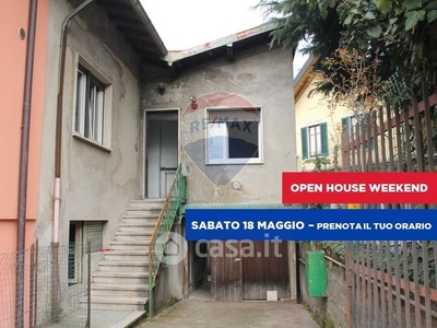 Appartamento in Vendita in Via Bravo Livio 15 a Gavirate