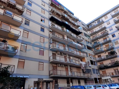 Appartamento Quadrilocale da ristrutturare in vendita a Palermo