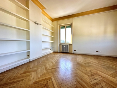 Appartamento signorile situo nel cuore di Varese, Piazza Monte Grappa. 260mq