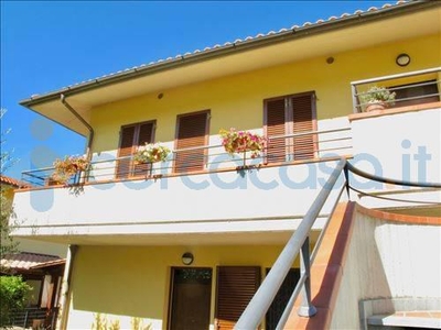 Appartamento Trilocale in ottime condizioni, in vendita in Seano, Carmignano