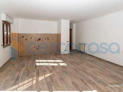 Appartamento Trilocale in ottime condizioni, in vendita in Via Nettuno, Albano Laziale
