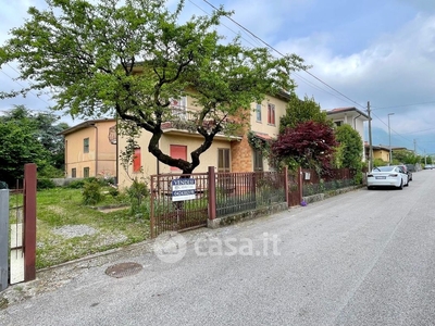 Casa Bi/Trifamiliare in Vendita in Via Daniele Manin 4 a Romano d'Ezzelino