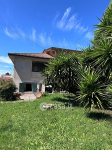 Casa Bi/Trifamiliare in Vendita in Via di Cori 35 a Velletri