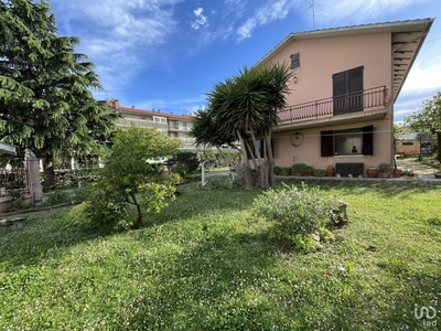 Casa indipendente 12 locali di 330 m² in Civitanova Marche