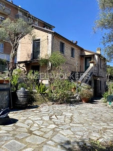 Casa indipendente in Vendita in Via Antonio Gonnelli Cioni 2 a Chiavari